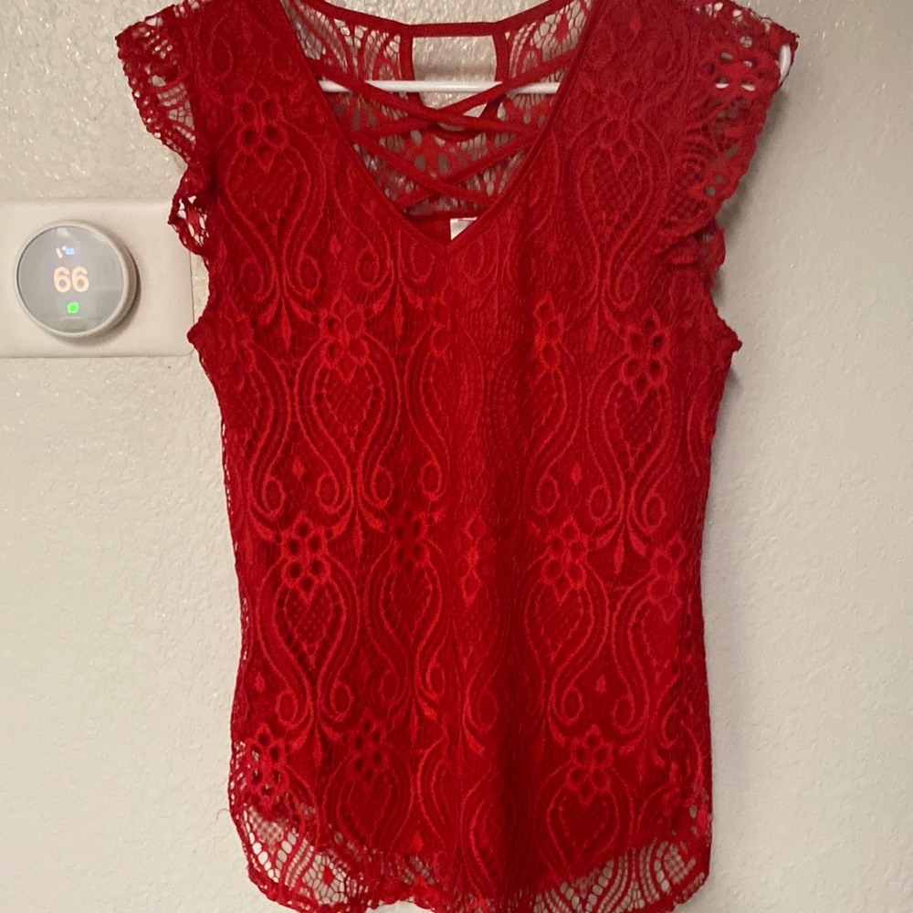 No Boundaries junior’s M (7-9) red, lace, criss-cross v-neck, cap sleeve top.